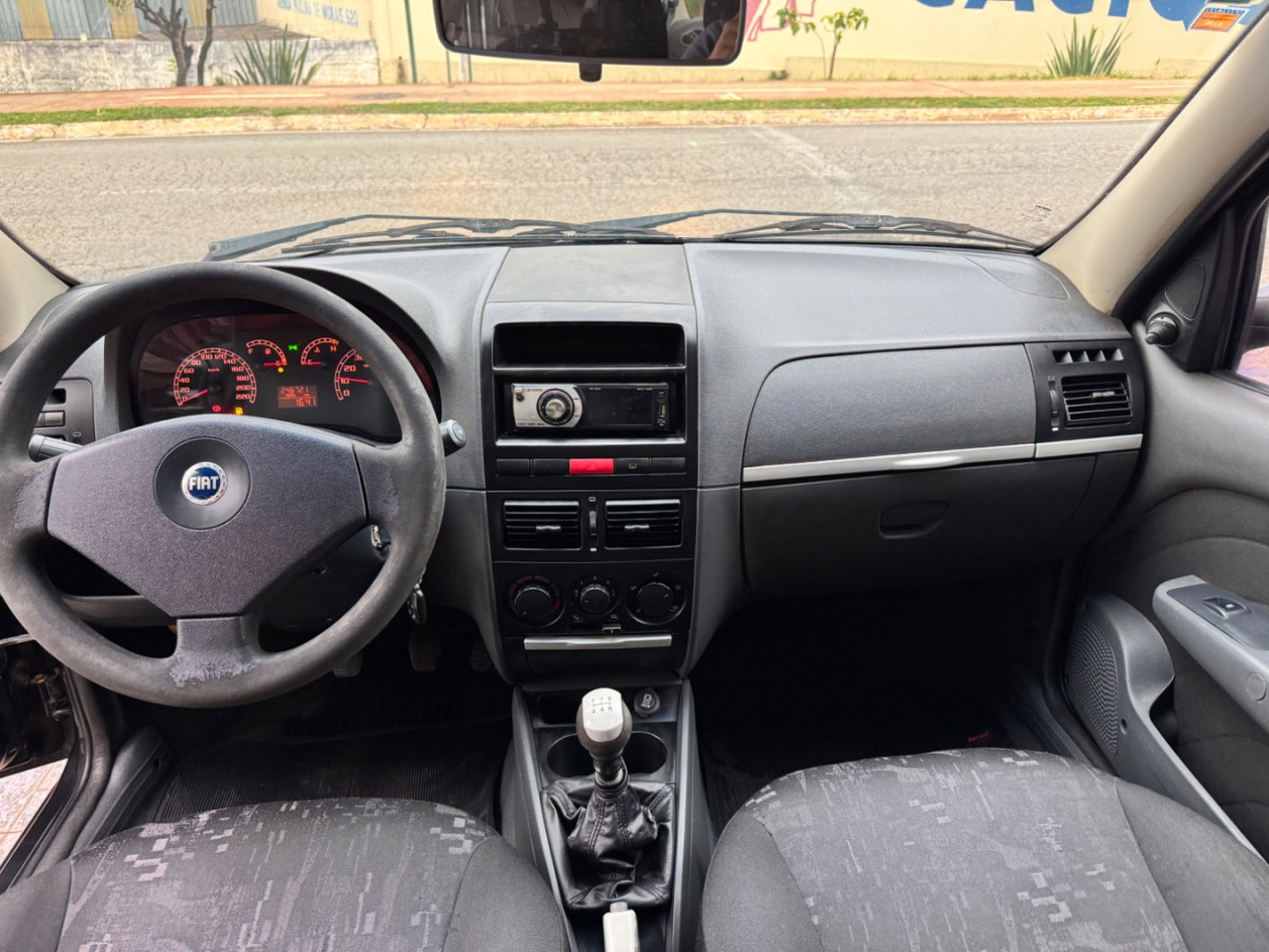 Siena 1.8 4P HLX FLEX