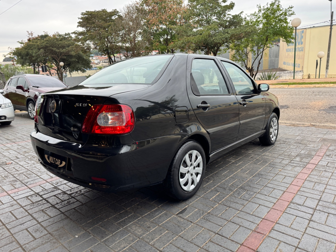 Siena 1.8 4P HLX FLEX