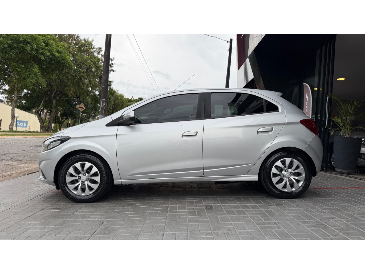 Onix Hatch 1.4 4P FLEX LT