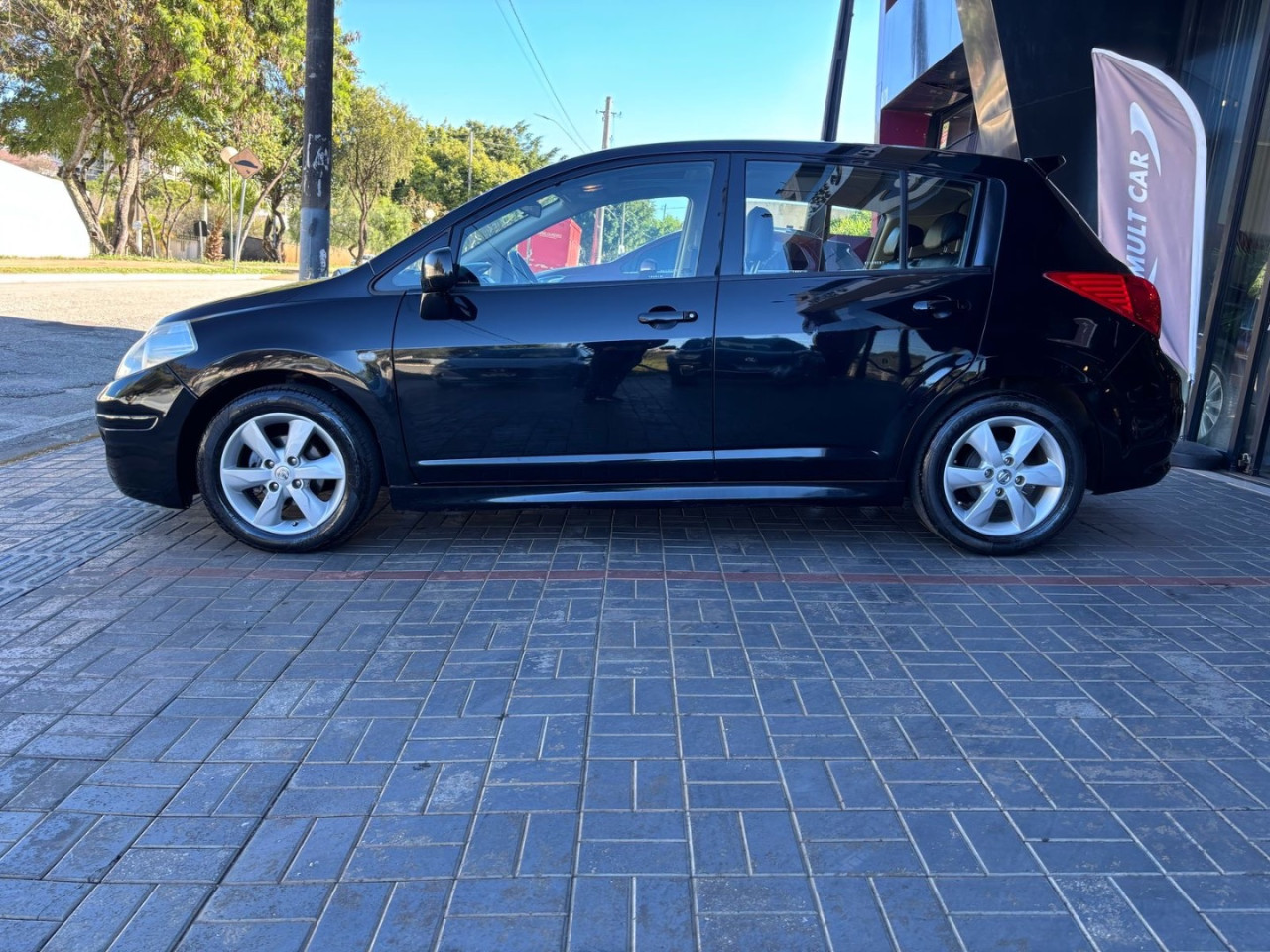 Tiida Hatch 1.8 16V 4P SL FLEX AUTOMÁTICO