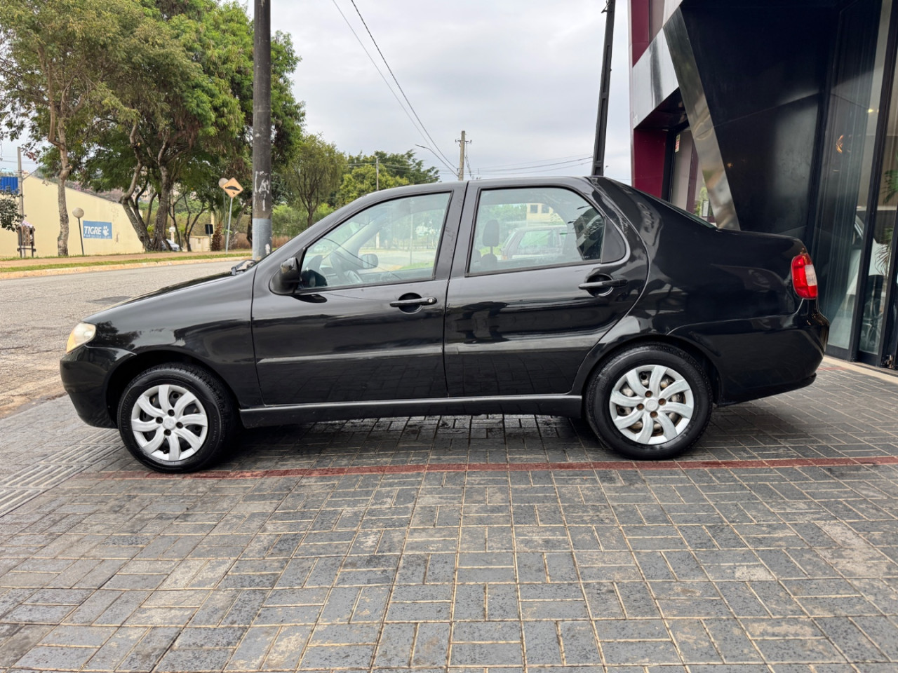 Siena 1.8 4P HLX FLEX