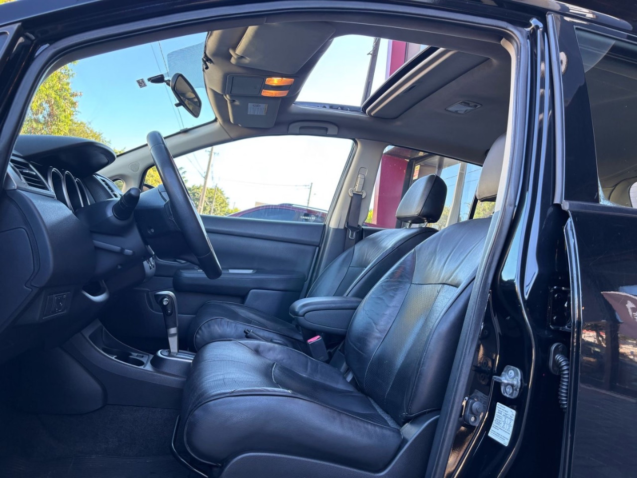 Tiida Hatch 1.8 16V 4P SL FLEX AUTOMÁTICO