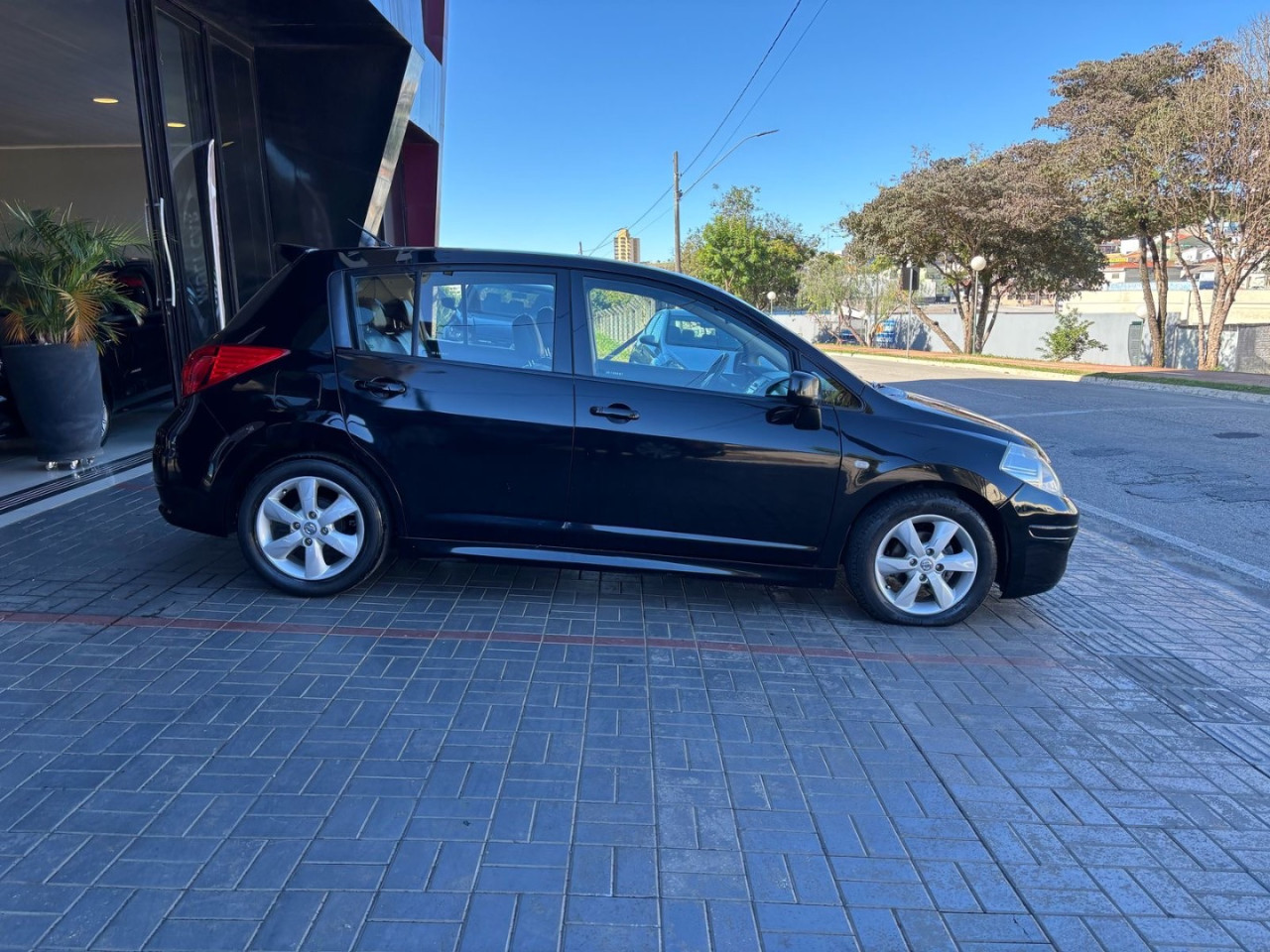 Tiida Hatch 1.8 16V 4P SL FLEX AUTOMÁTICO
