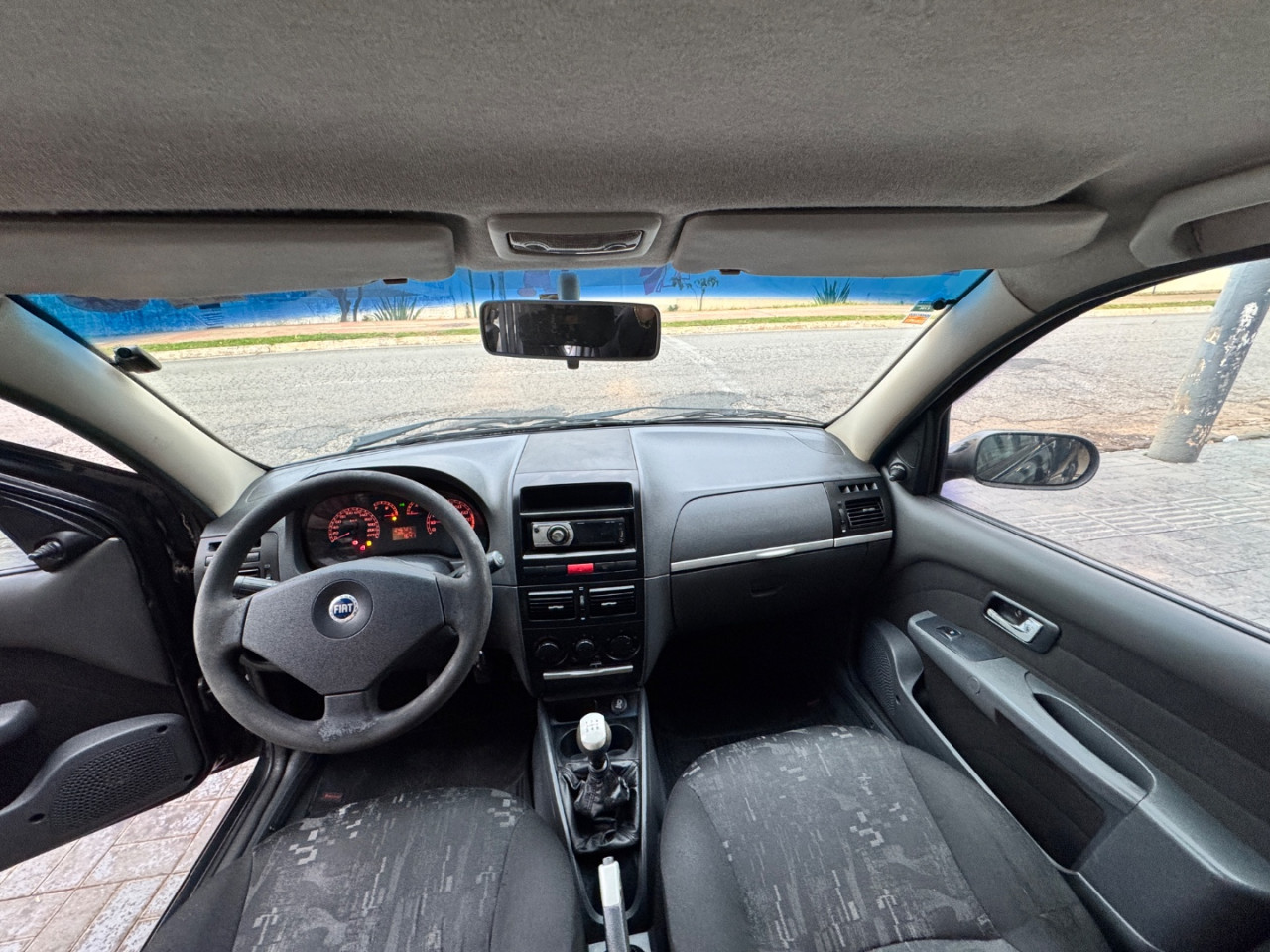 Siena 1.8 4P HLX FLEX