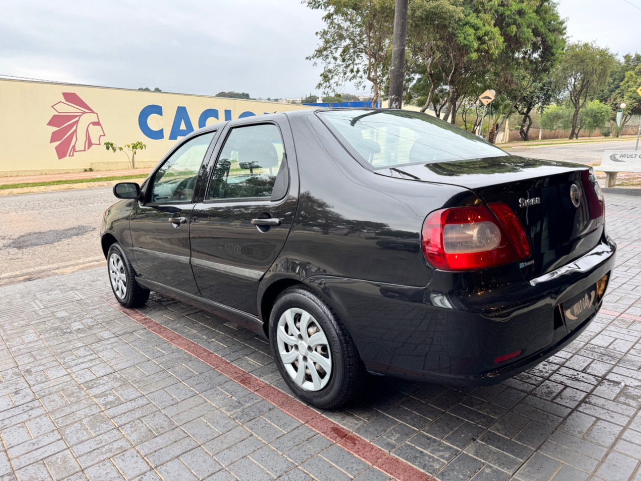 Siena 1.8 4P HLX FLEX