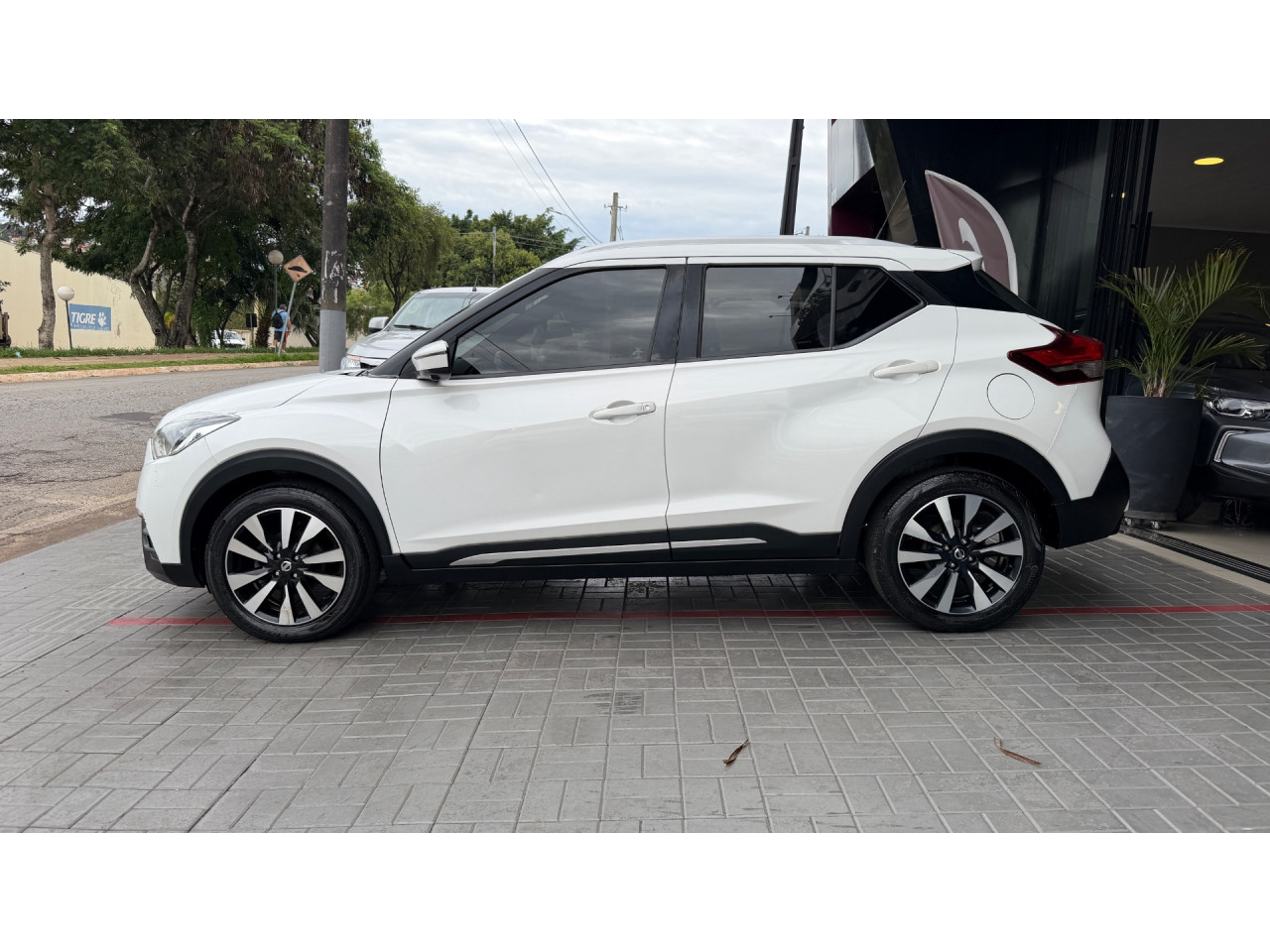 NISSAN Kicks 1.6 16V 4P FLEXSTART SL X-TRONIC AUTOMÁTICO CVT