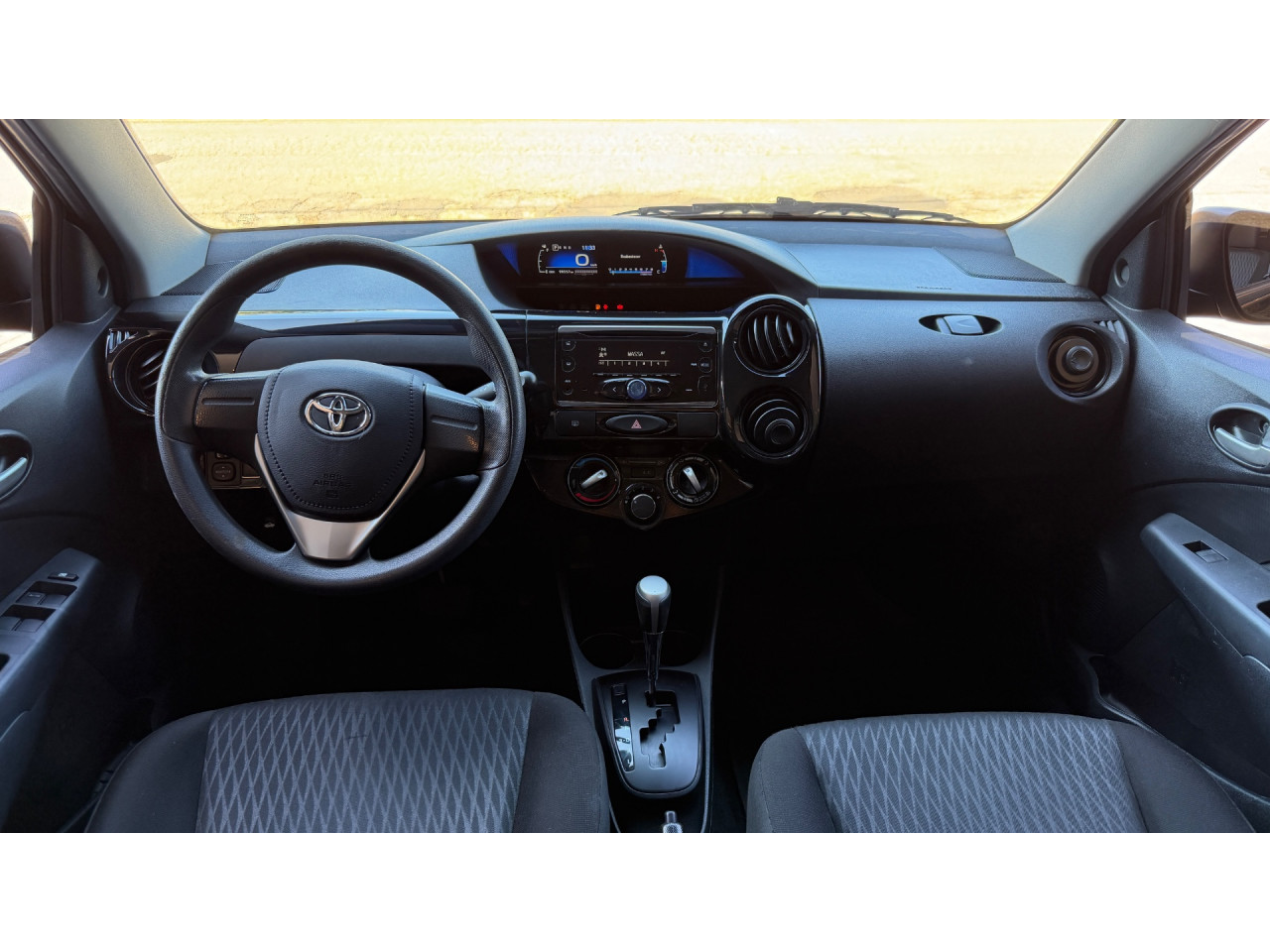 TOYOTA Etios Hatch 1.3 16V 4P FLEX X AUTOMÁTICO