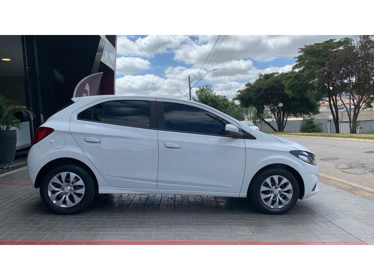 CHEVROLET Onix Hatch 1.4 4P FLEX LT AUTOMÁTICO