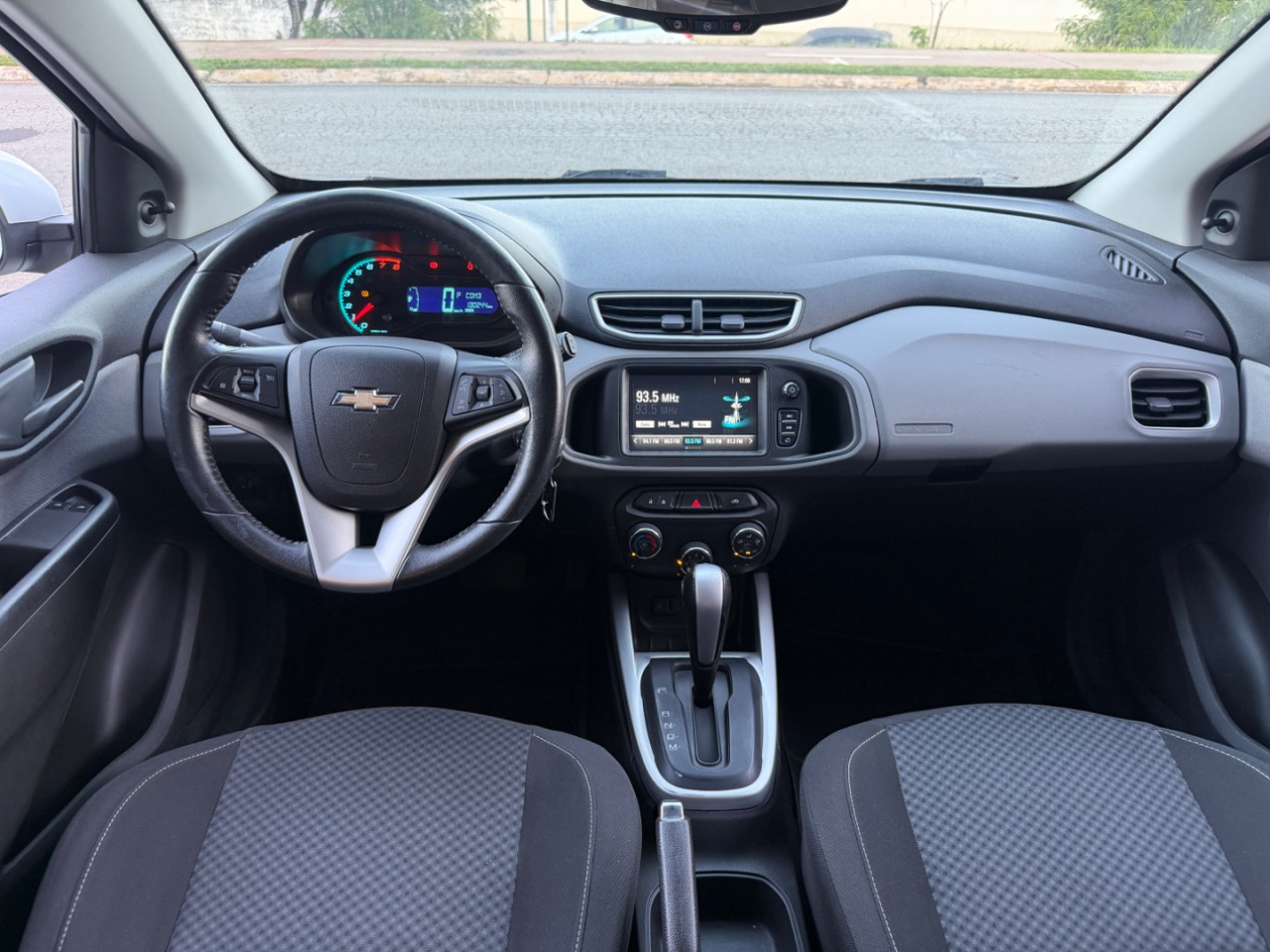 CHEVROLET Onix Hatch 1.4 4P FLEX LT AUTOMÁTICO
