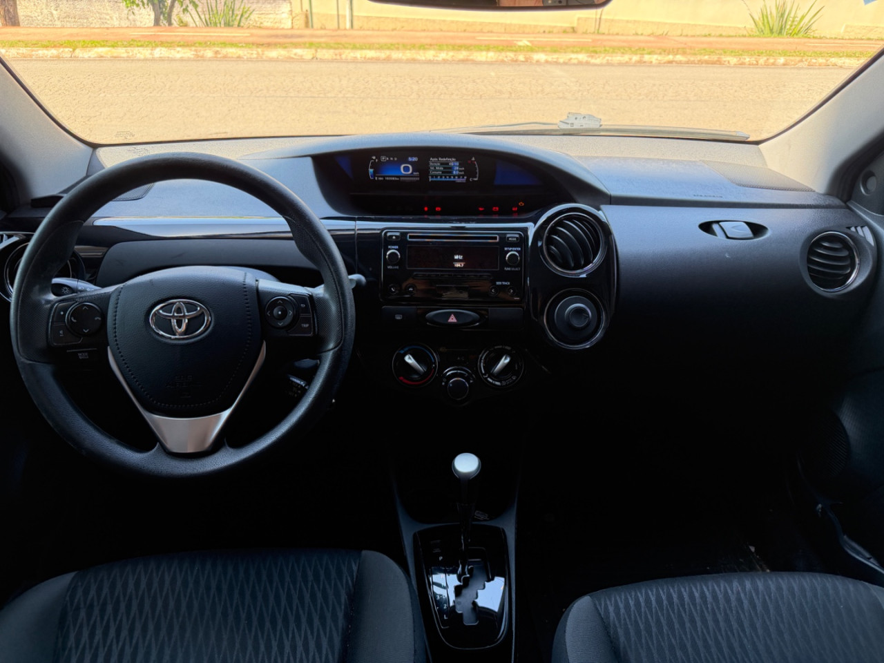 TOYOTA Etios Hatch 1.5 16V 4P FLEX XS AUTOMÁTICO