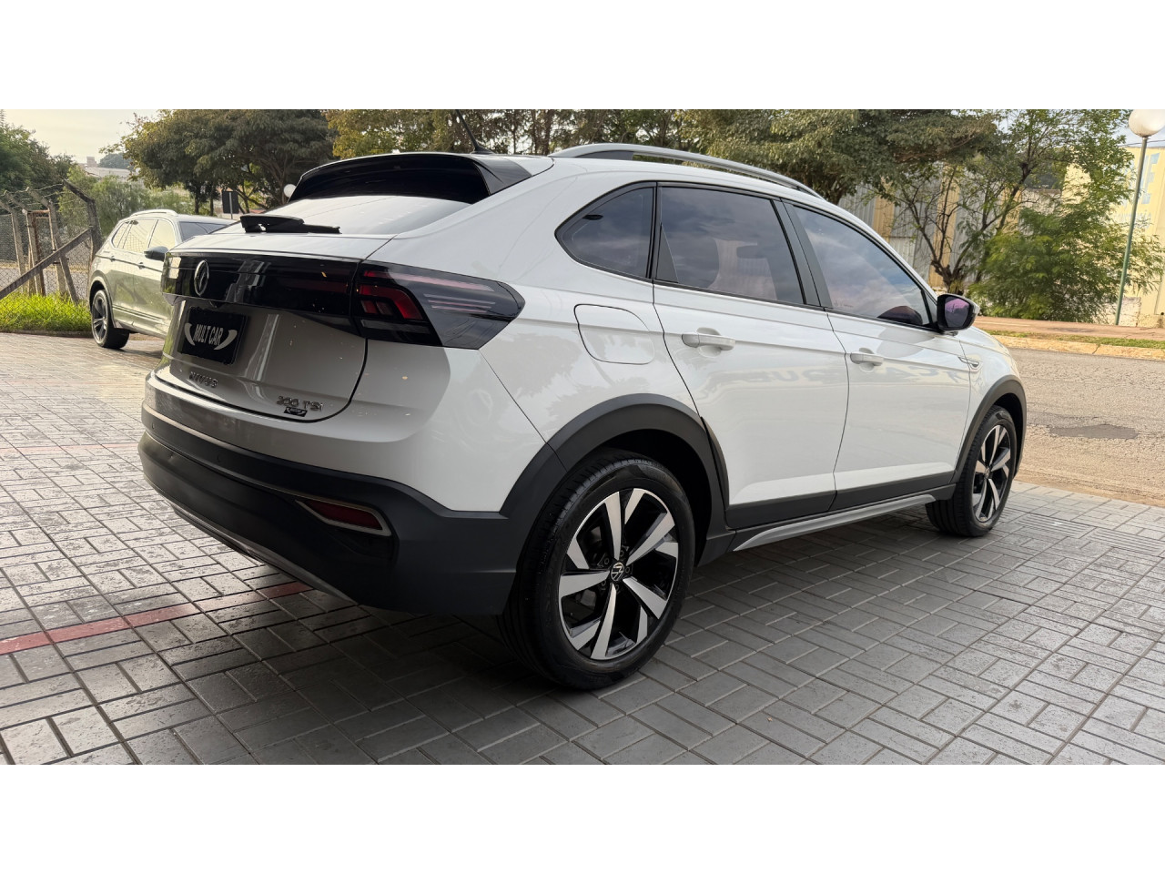 VOLKSWAGEN Nivus 1.0 4P FLEX 200 TSI HIGHLINE AUTOMÁTICO