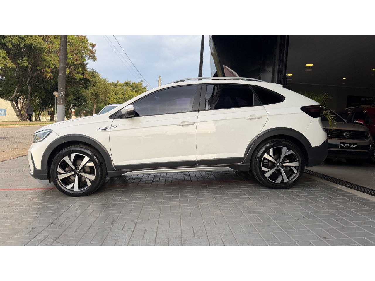 VOLKSWAGEN Nivus 1.0 4P FLEX 200 TSI HIGHLINE AUTOMÁTICO
