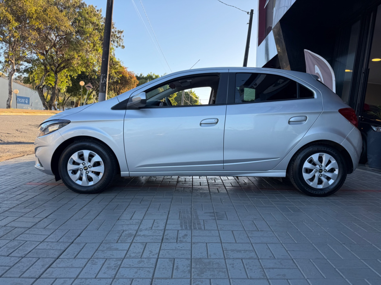 CHEVROLET Onix Hatch 1.0 4P FLEX LT
