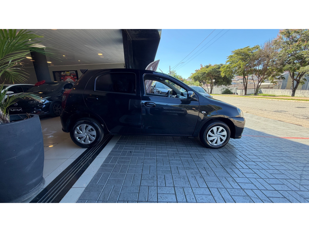 TOYOTA Etios Hatch 1.3 16V 4P FLEX X AUTOMÁTICO