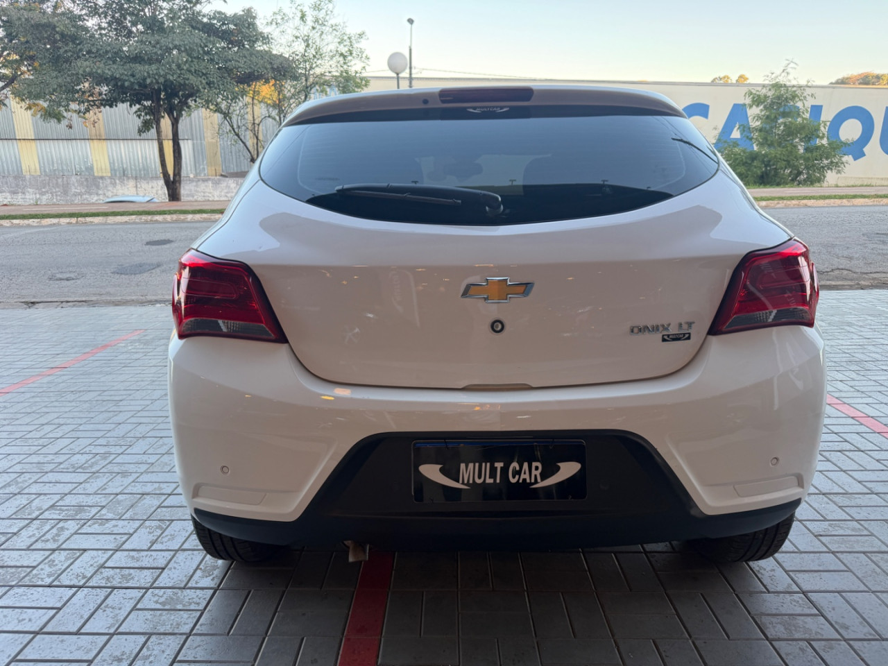 CHEVROLET Onix Hatch 1.4 4P FLEX LT AUTOMÁTICO