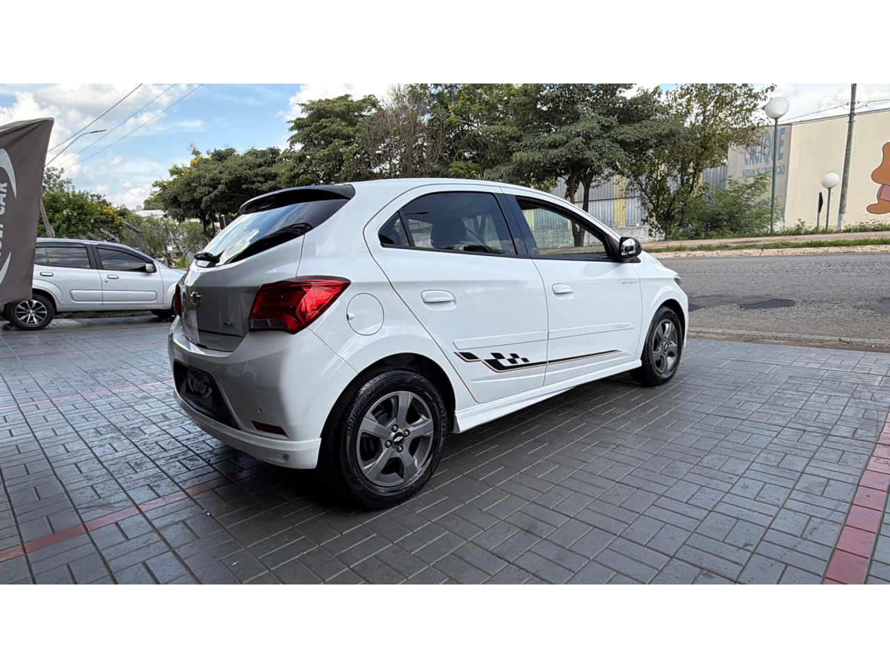 CHEVROLET Onix Hatch 1.4 4P FLEX EFFECT