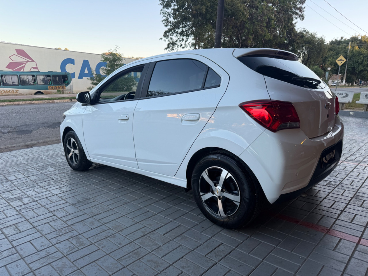 CHEVROLET Onix Hatch 1.4 4P FLEX LT AUTOMÁTICO