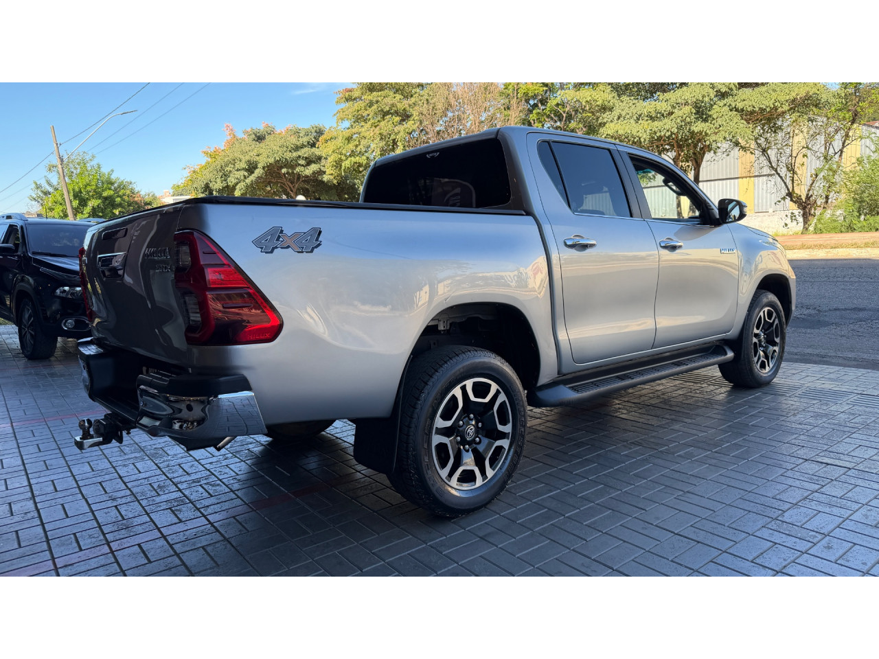 TOYOTA Hilux Caminhonete 2.8 16V SRX 4X4 TURBO DIESEL CABINE DUPLA AUTOMÁTICO