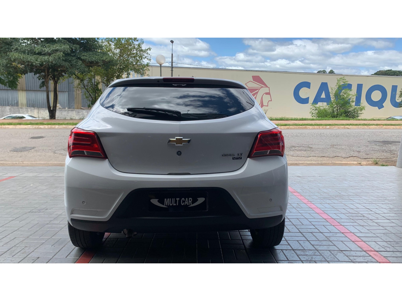CHEVROLET Onix Hatch 1.4 4P FLEX LT AUTOMÁTICO