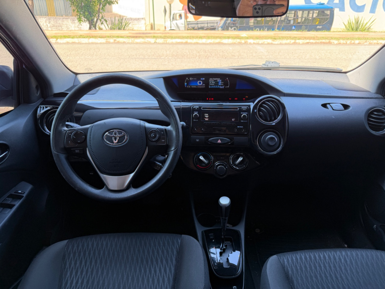 TOYOTA Etios Hatch 1.5 16V 4P FLEX XS AUTOMÁTICO