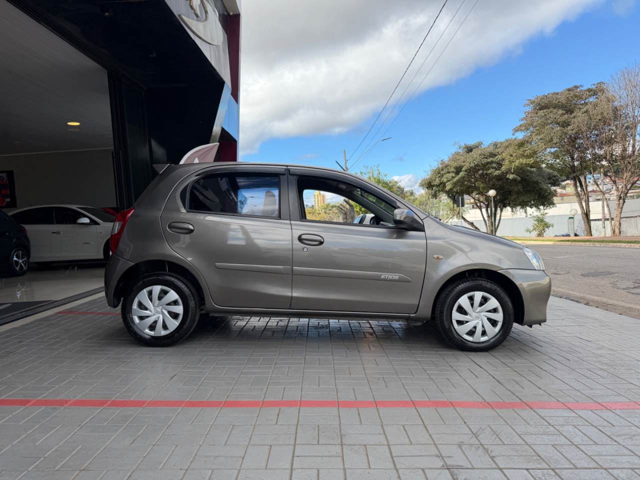 TOYOTA Etios Hatch 1.5 16V 4P FLEX XS