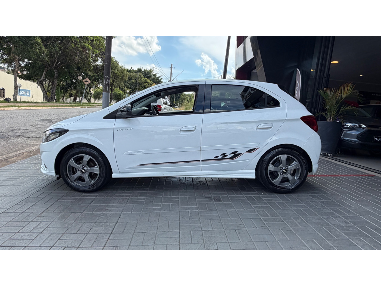 CHEVROLET Onix Hatch 1.4 4P FLEX EFFECT