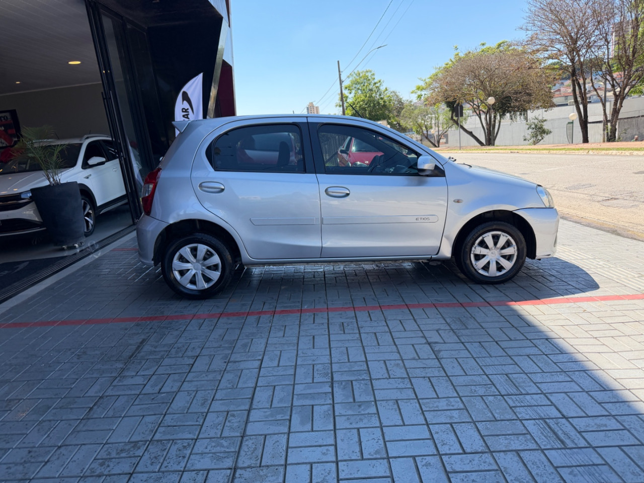 TOYOTA Etios Hatch 1.5 16V 4P FLEX XS AUTOMÁTICO