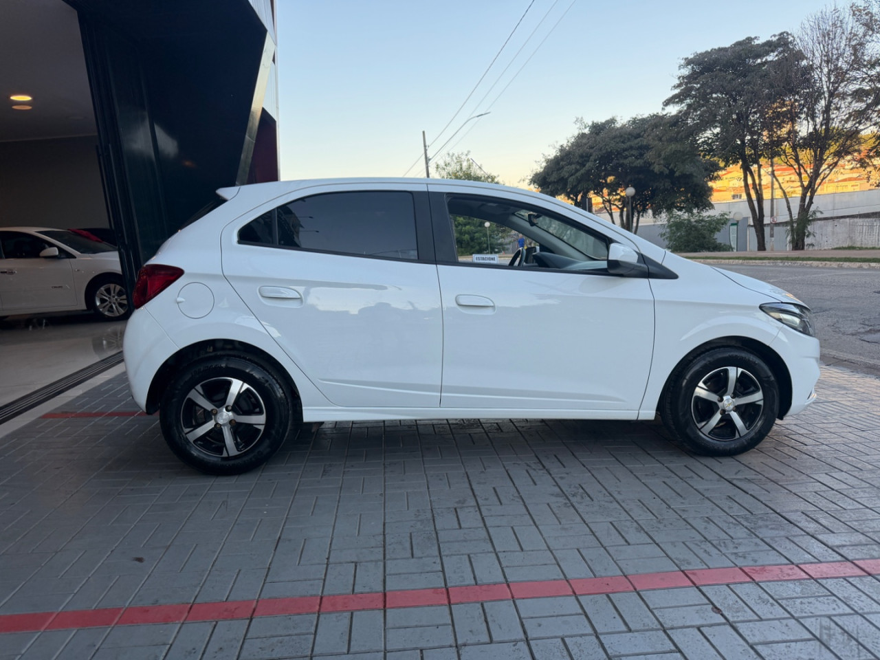 CHEVROLET Onix Hatch 1.4 4P FLEX LT AUTOMÁTICO