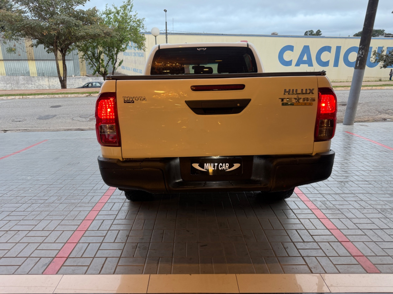 TOYOTA Hilux Caminhonete 2.8 16V  LOW M4FD 4X4 TURBO DIESEL CABINE DUPLA