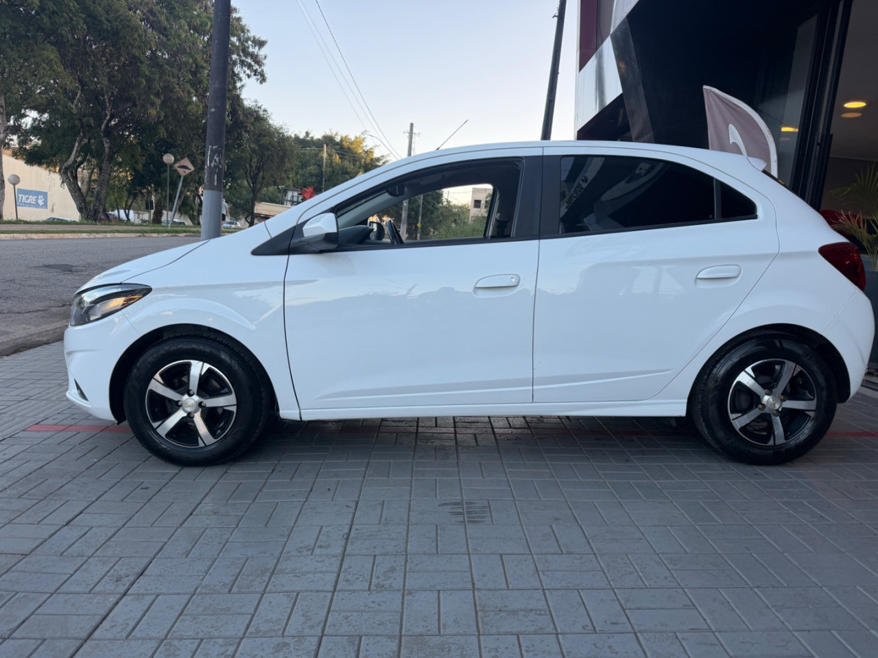 CHEVROLET Onix Hatch 1.4 4P FLEX LT AUTOMÁTICO
