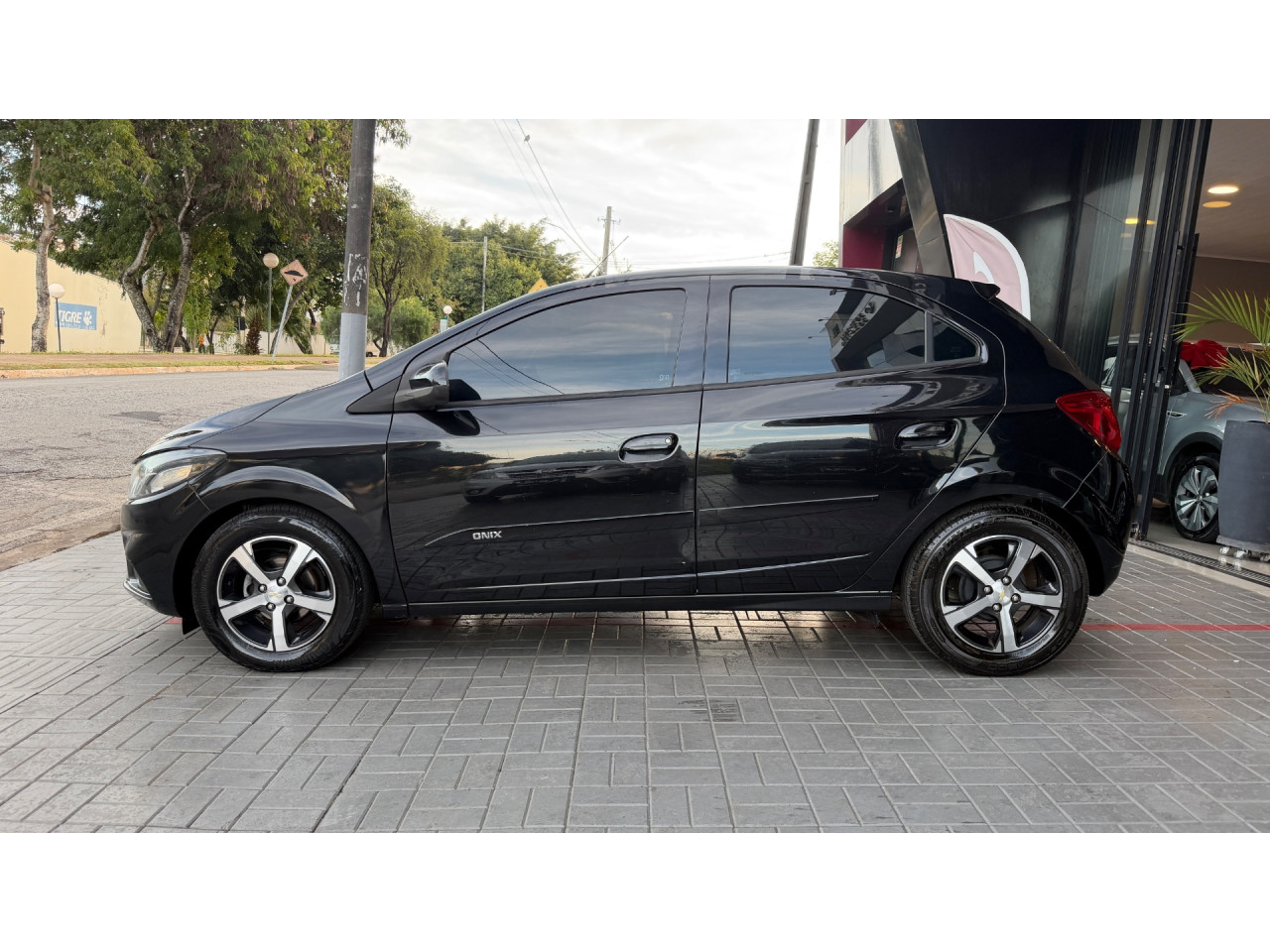 CHEVROLET Onix Hatch 1.4 4P FLEX LTZ AUTOMÁTICO