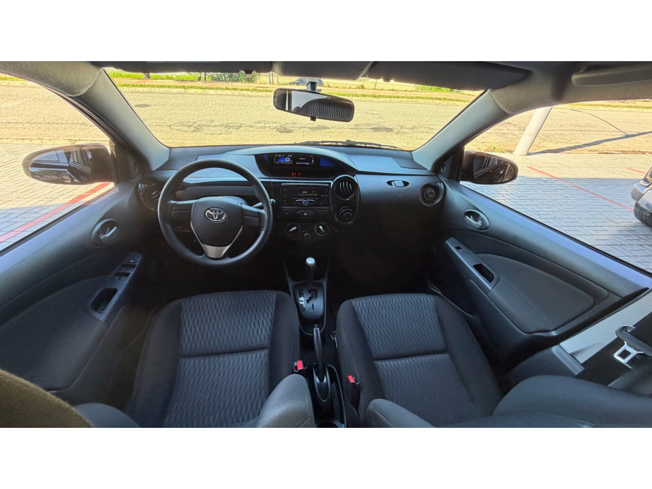 TOYOTA Etios Hatch 1.3 16V 4P FLEX X AUTOMÁTICO