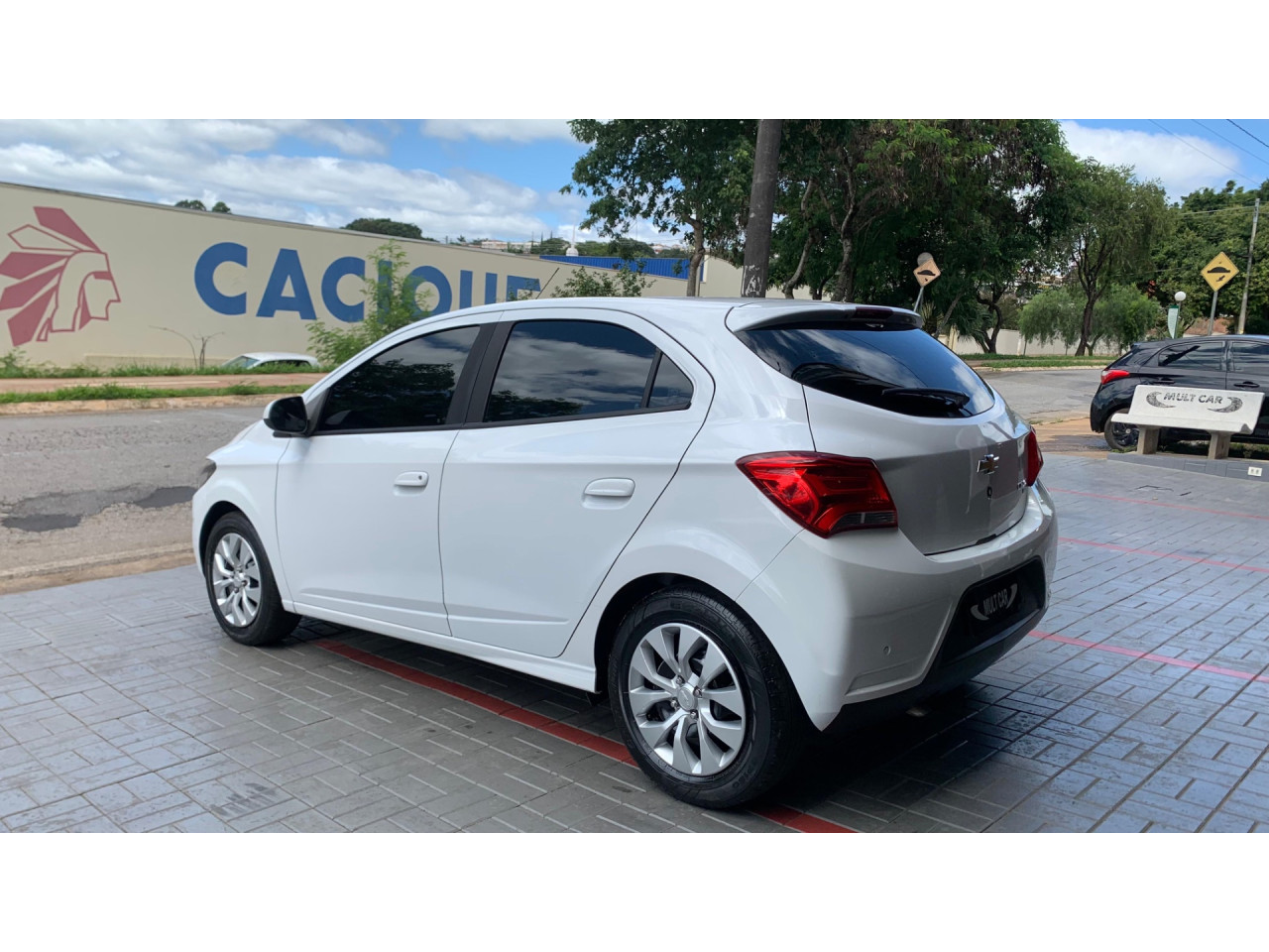 CHEVROLET Onix Hatch 1.4 4P FLEX LT AUTOMÁTICO