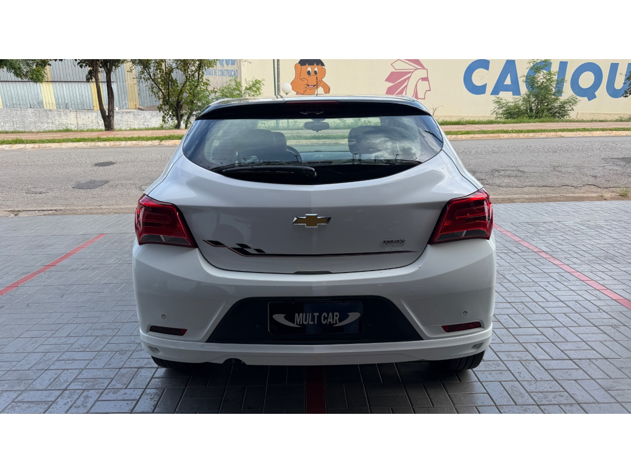 CHEVROLET Onix Hatch 1.4 4P FLEX EFFECT