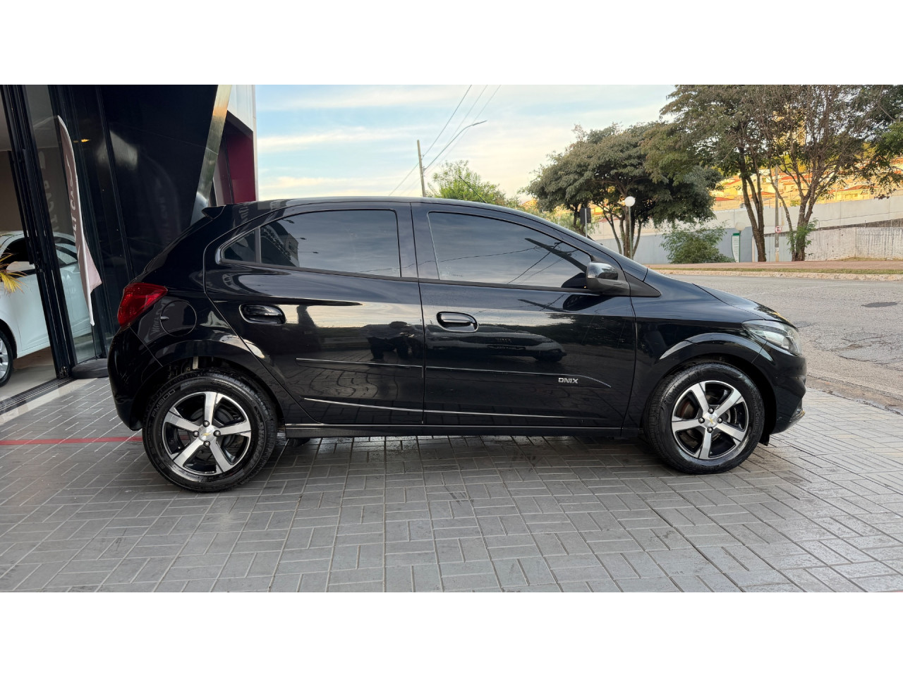 CHEVROLET Onix Hatch 1.4 4P FLEX LTZ AUTOMÁTICO