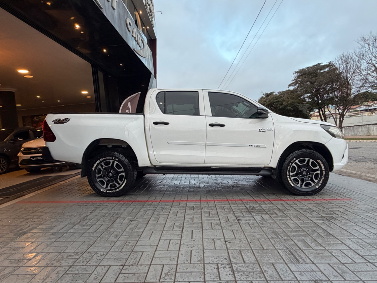 TOYOTA Hilux Caminhonete 2.8 16V  LOW M4FD 4X4 TURBO DIESEL CABINE DUPLA