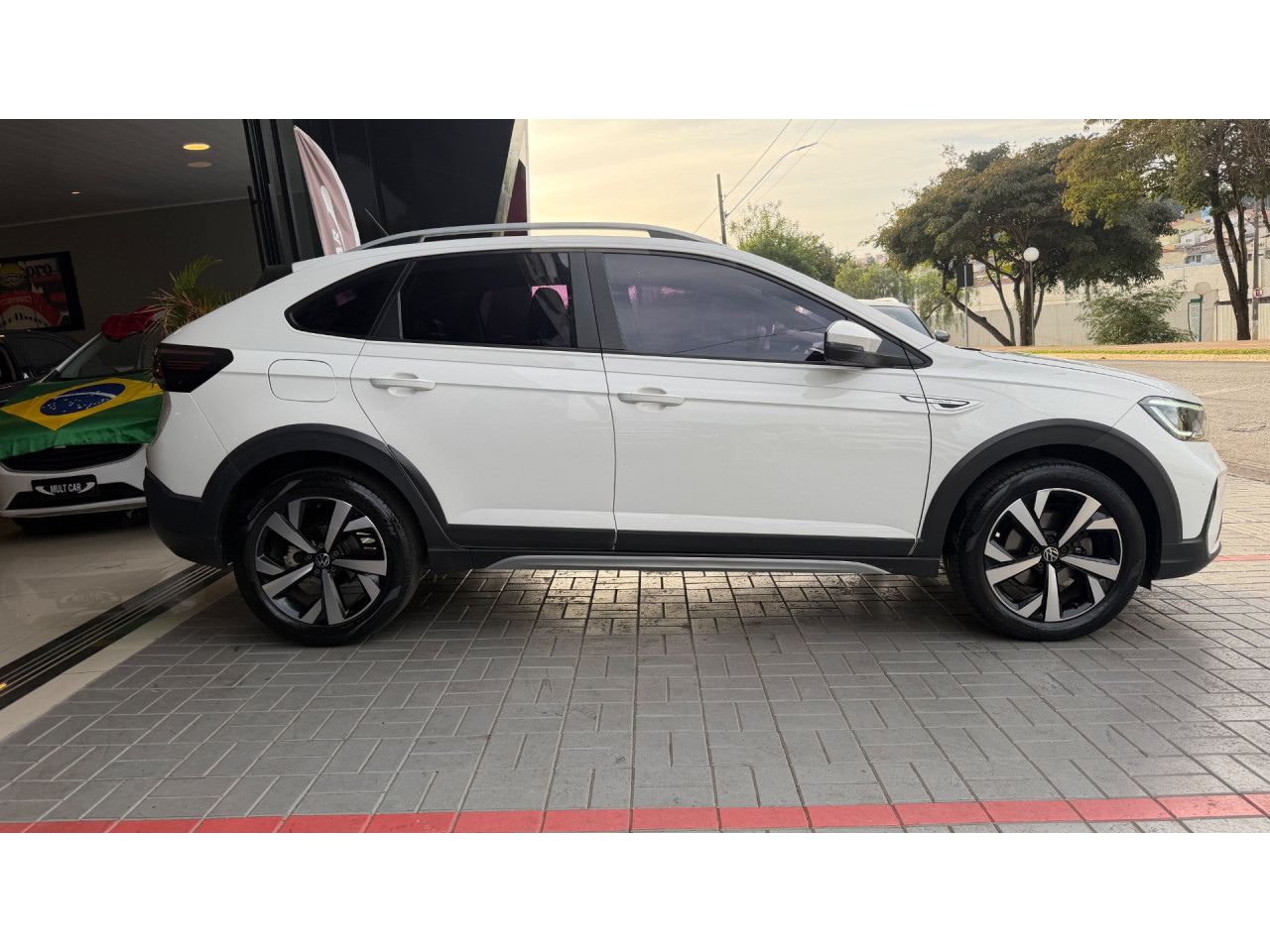 VOLKSWAGEN Nivus 1.0 4P FLEX 200 TSI HIGHLINE AUTOMÁTICO