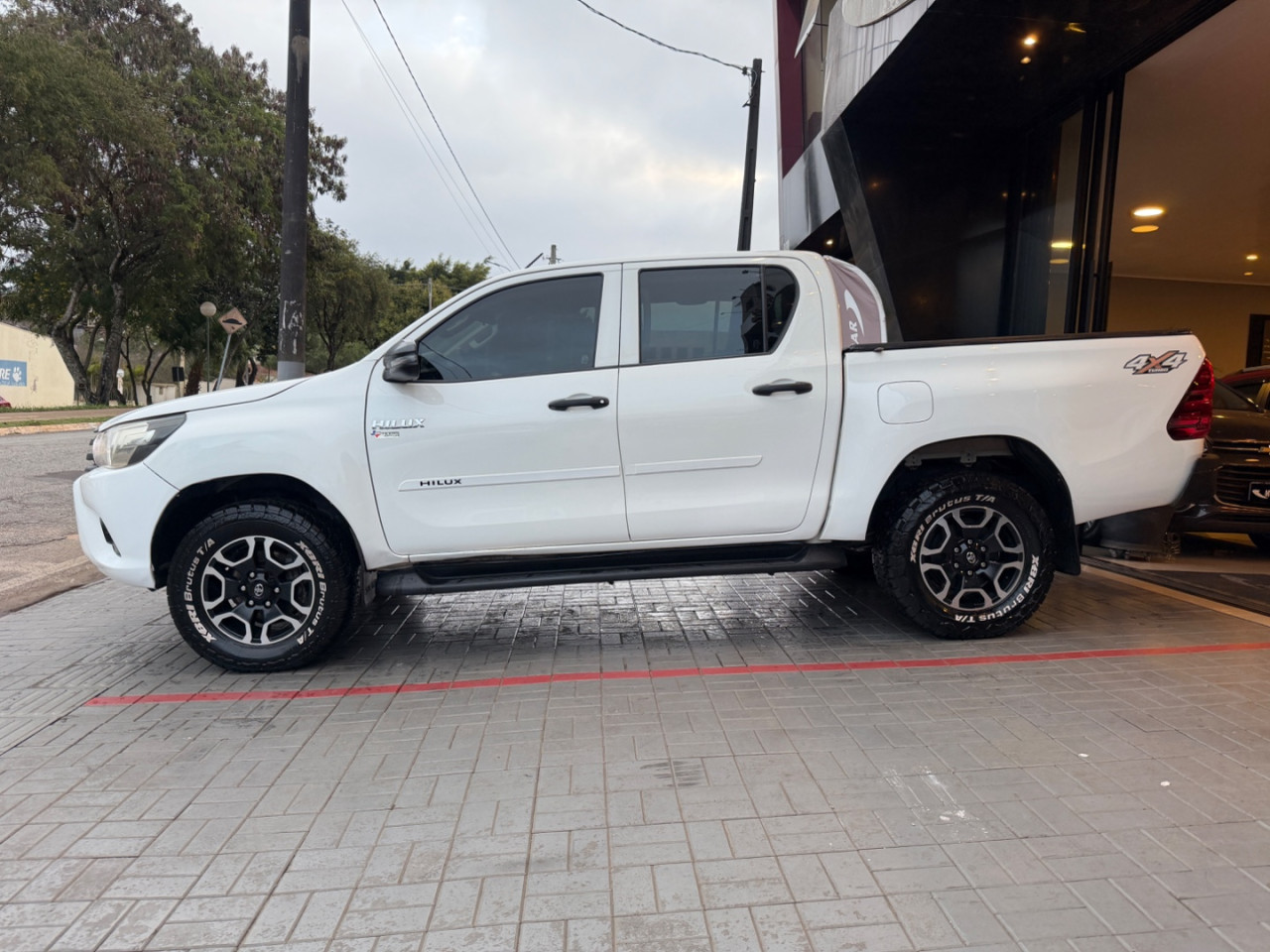 TOYOTA Hilux Caminhonete 2.8 16V  LOW M4FD 4X4 TURBO DIESEL CABINE DUPLA