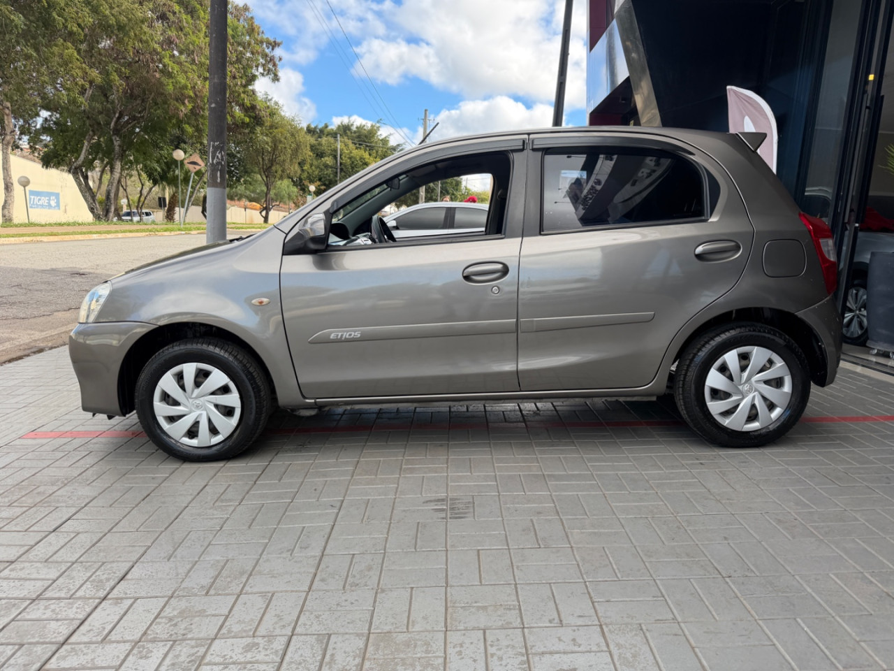 TOYOTA Etios Hatch 1.5 16V 4P FLEX XS