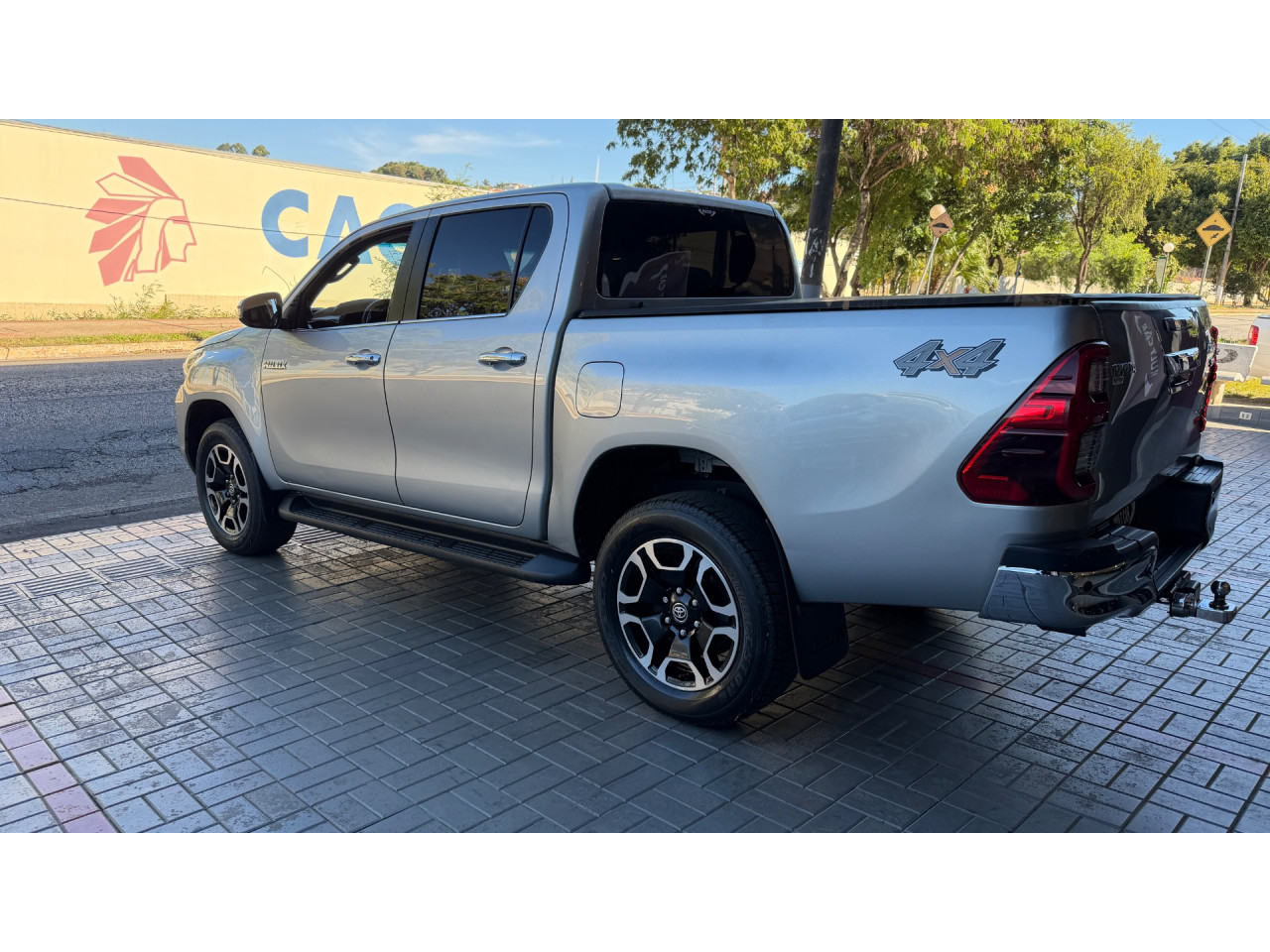 TOYOTA Hilux Caminhonete 2.8 16V SRX 4X4 TURBO DIESEL CABINE DUPLA AUTOMÁTICO