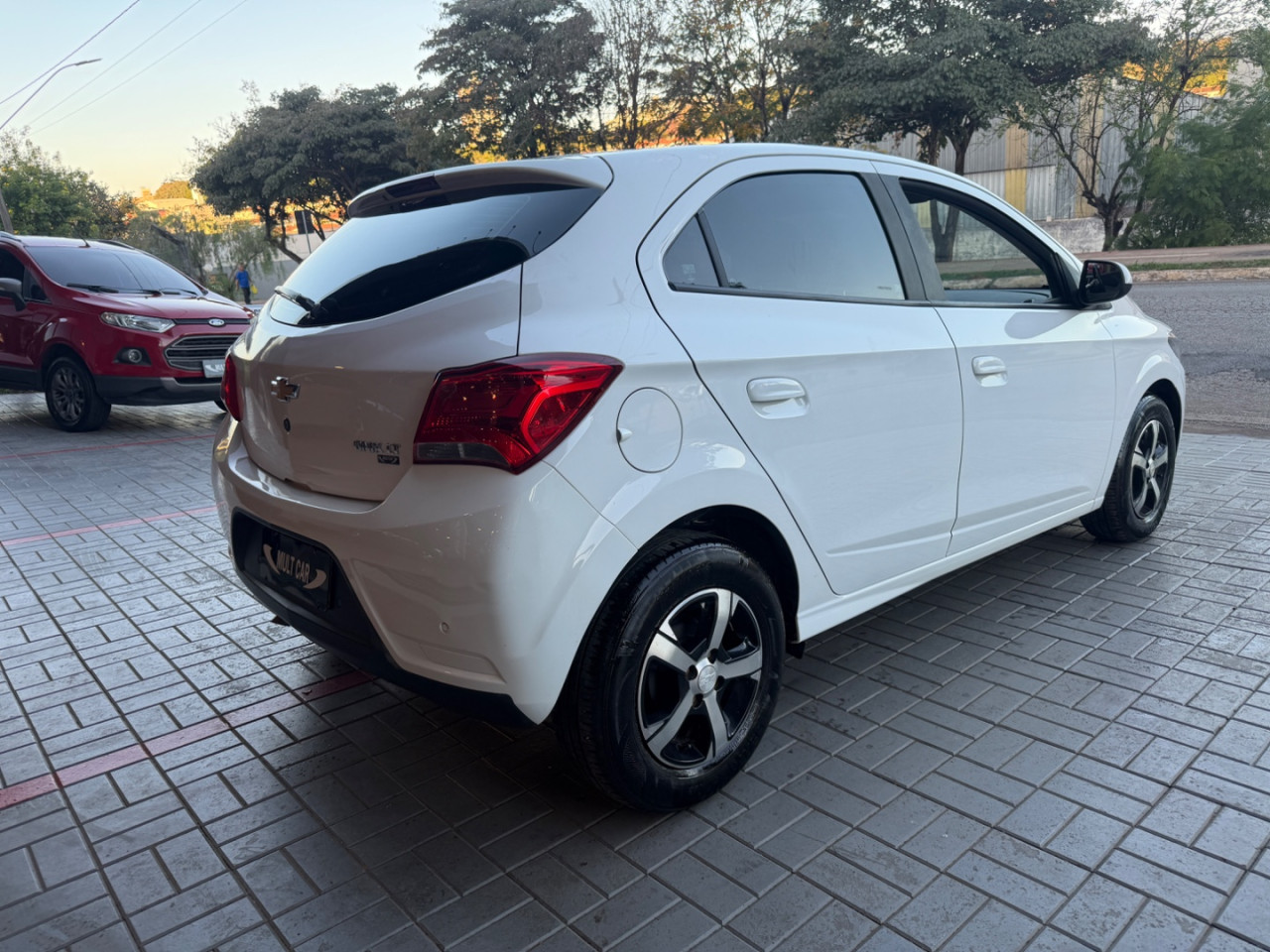 CHEVROLET Onix Hatch 1.4 4P FLEX LT AUTOMÁTICO