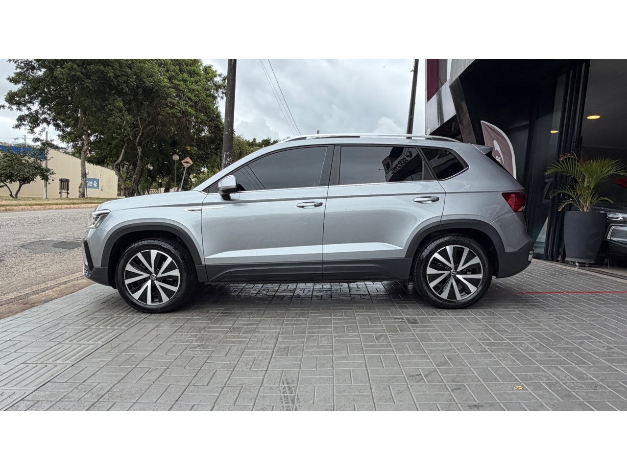 VOLKSWAGEN Taos 1.4 16V 4P FLEX 250 TSI HIGHLINE AUTOMÁTICO
