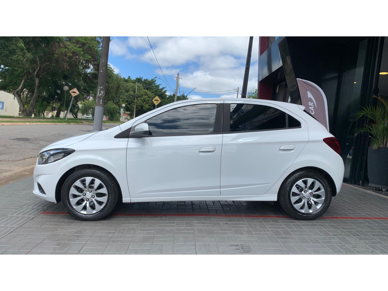 CHEVROLET Onix Hatch 1.4 4P FLEX LT AUTOMÁTICO