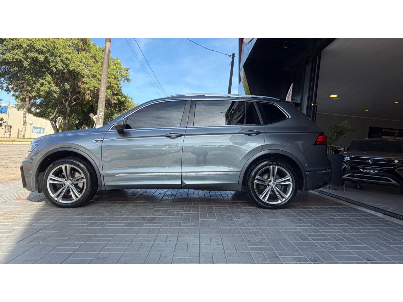 VOLKSWAGEN Tiguan Allspace 2.0 16V 4P TSI 350 TURBO R-LINE 4MOTION DSG AUTOMÁTICO