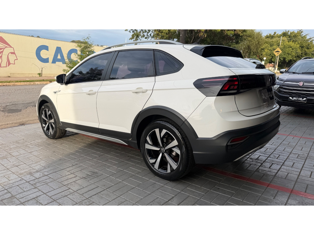 VOLKSWAGEN Nivus 1.0 4P FLEX 200 TSI HIGHLINE AUTOMÁTICO