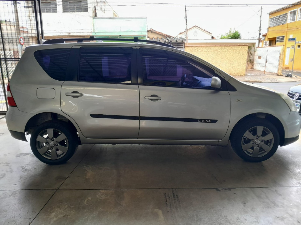 NISSAN Livina 1.8 16V SL 4P FLEX