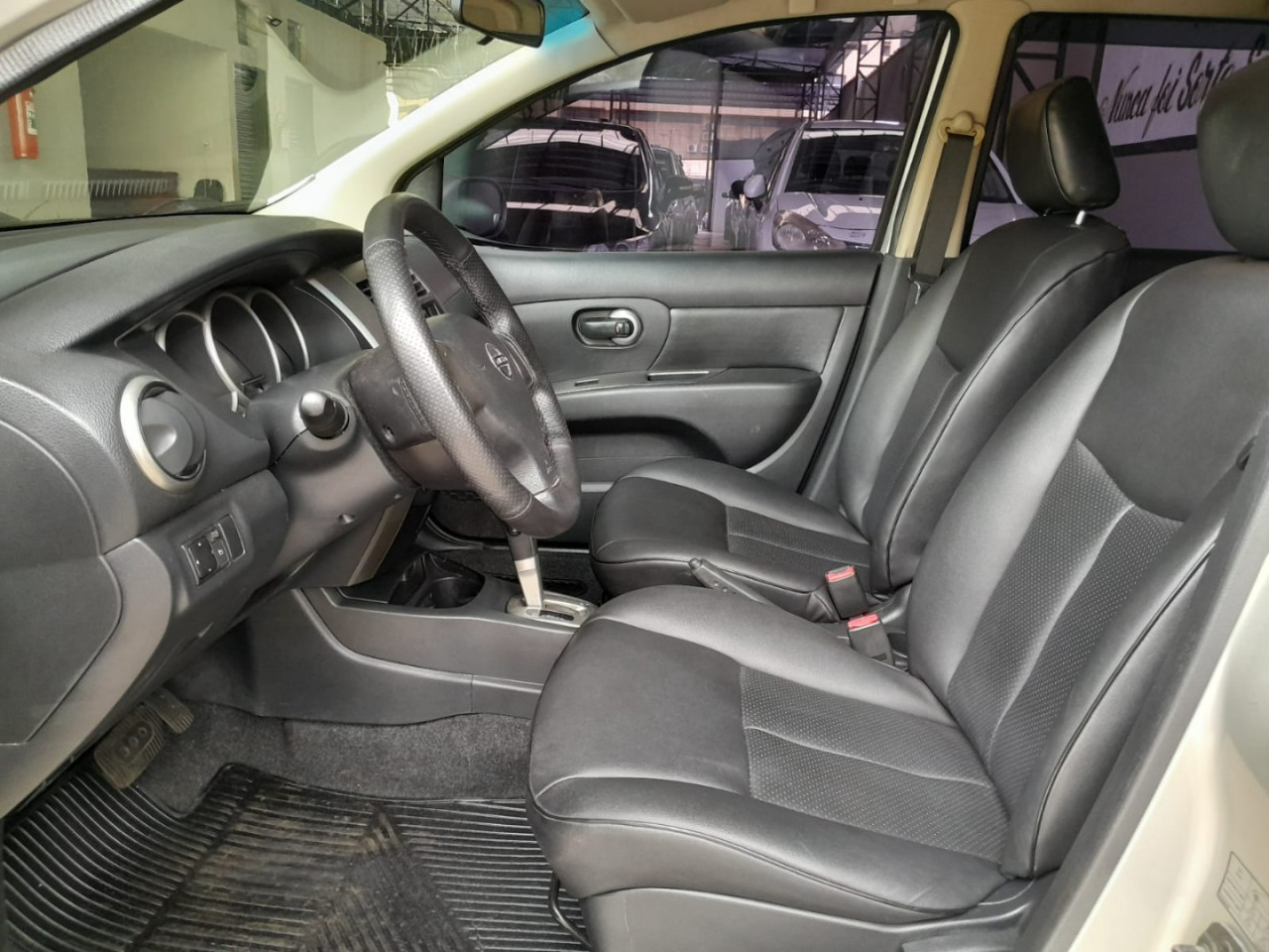 NISSAN Livina 1.8 16V SL 4P FLEX