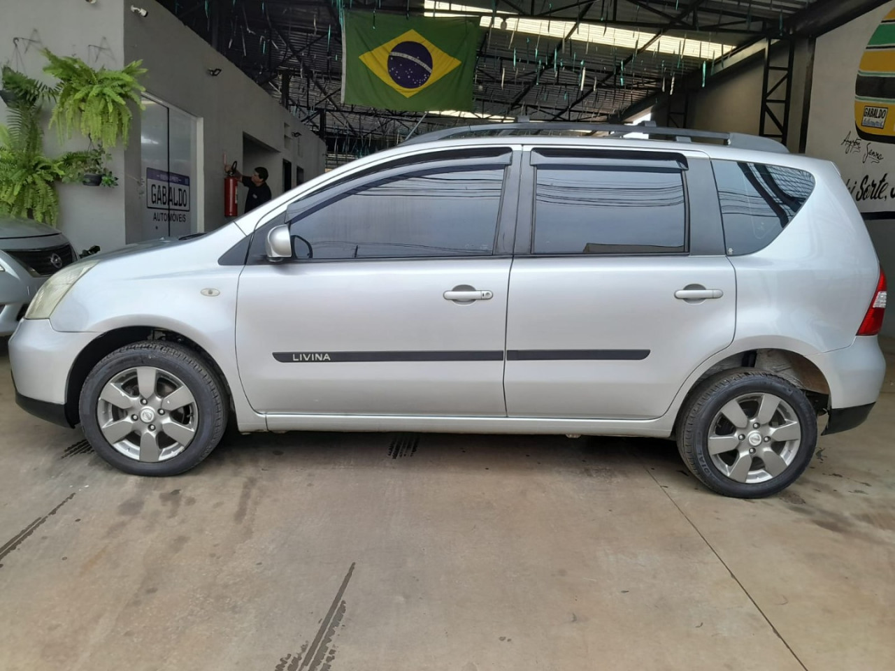 NISSAN Livina 1.8 16V SL 4P FLEX