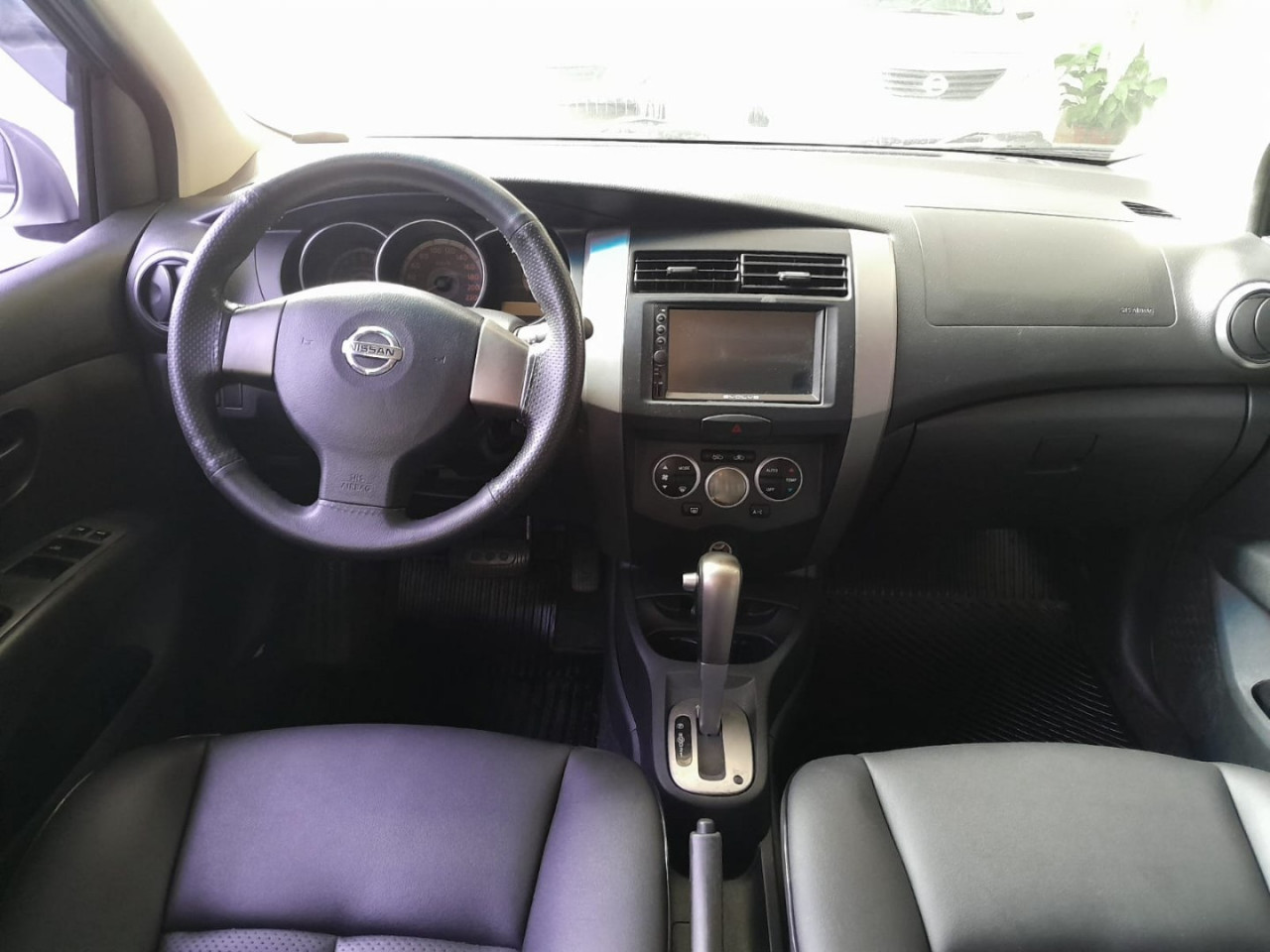 NISSAN Livina 1.8 16V SL 4P FLEX