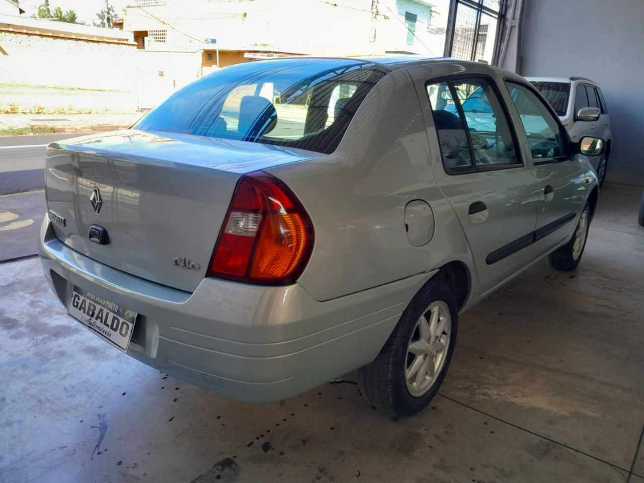 Clio Sedan 1.0 16V 4P RT